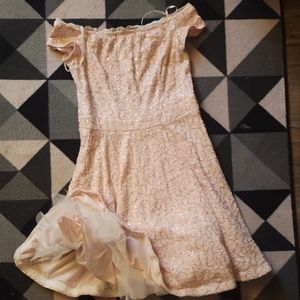 Full tull skirted dress. Worn once for a wedding. Strechy and breathable.